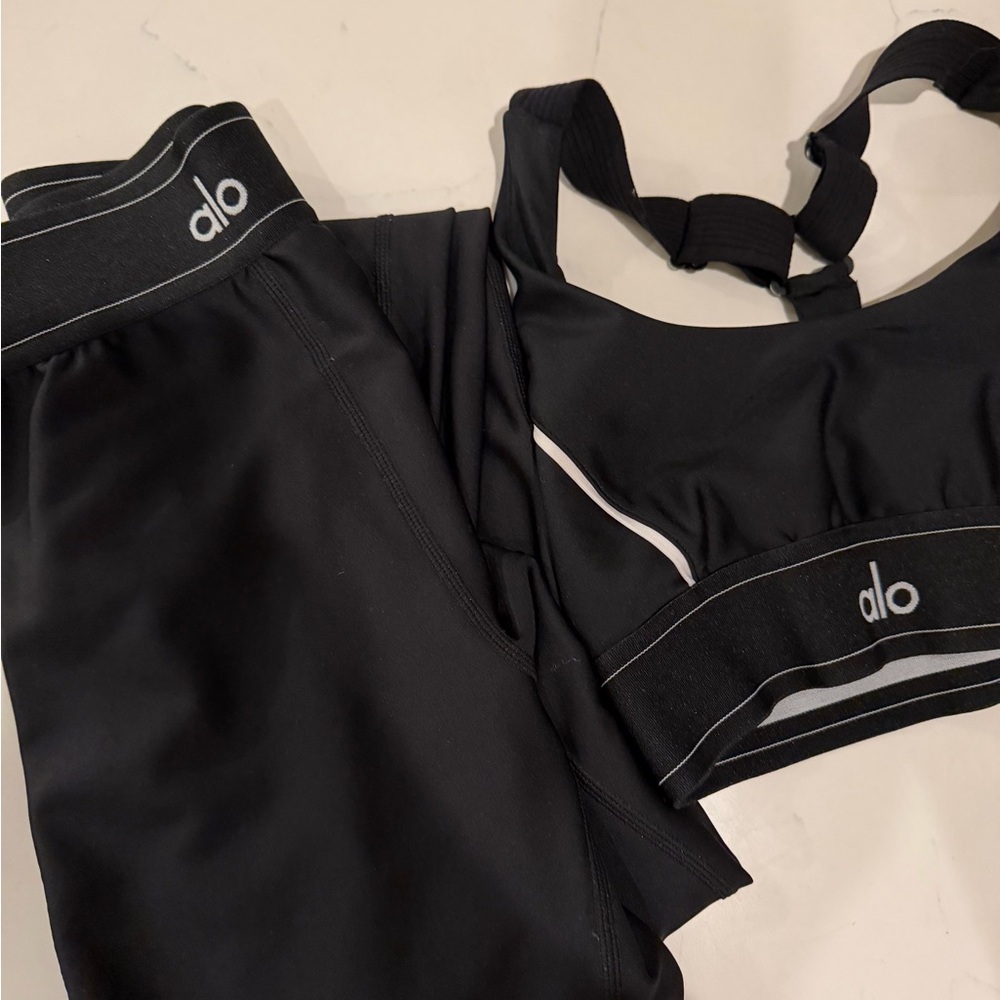 Alo Yoga Black High-Waist Leggings & Sports Bra Set - Picture 4 of 5
